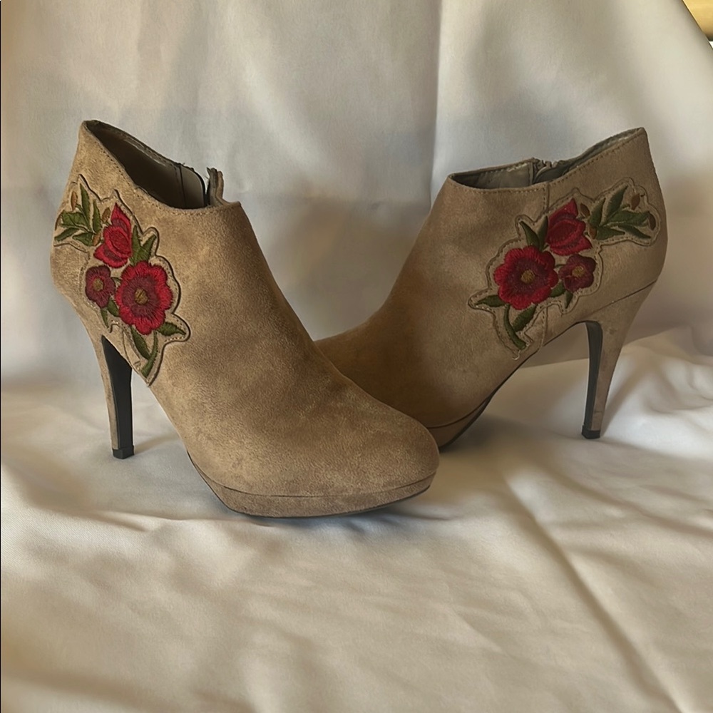 Embroidered Rose Tan Ankle Boots suede